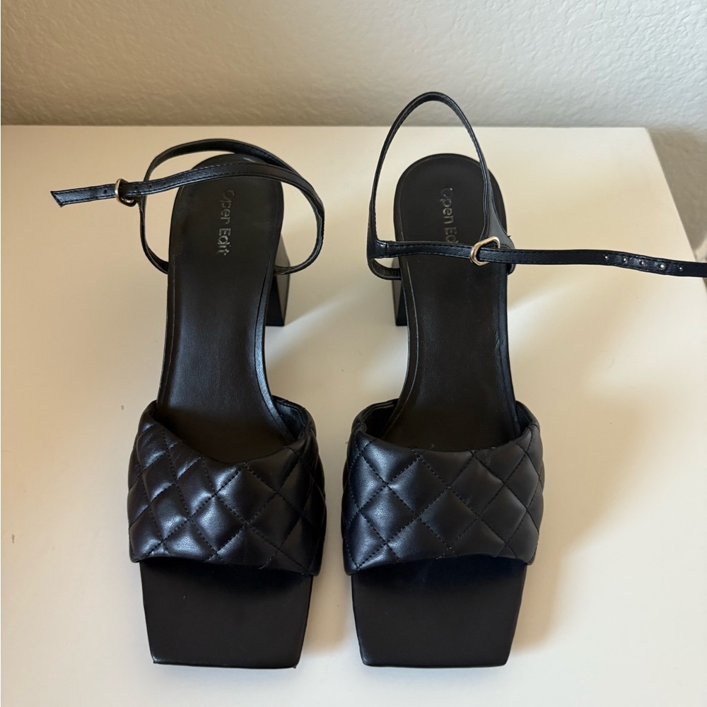 Quilted sandal with a block heel